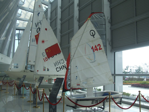 �W������