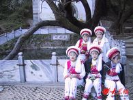 10��ǰ������Ȫ߅����䡰С�𻨡�