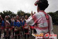 �������y���