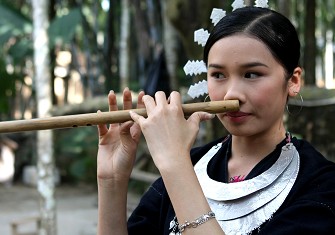 ����Ů���ڱ��ݱǺ�