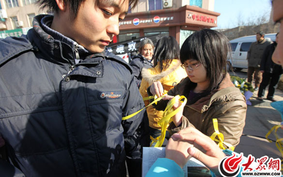 ���񼊼�ϵ���S�z������Ӣ��