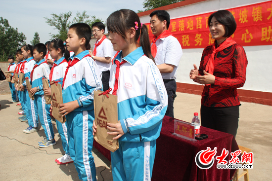 �麢�ӂ�ٛ(z��ng)���\(y��n)��(d��ng)�����c��һ��ͯ��(ji��)    �󱊾W(w��ng)ӛ�ߺ�Ȫ��z