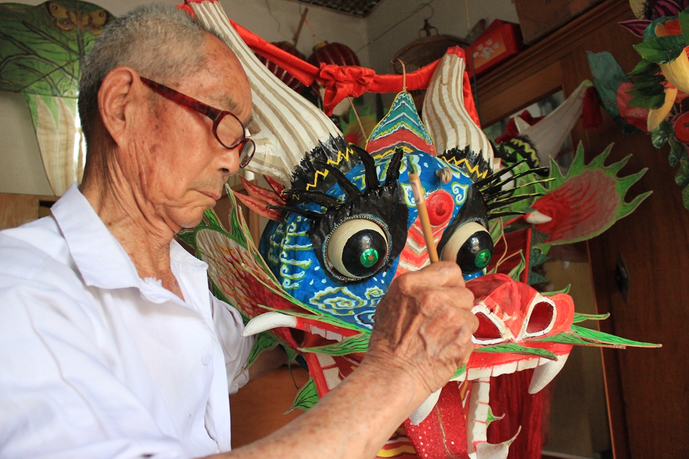 �Θ��Ō����^����L(f��ng)�~�M(j��n)��������ɫ��