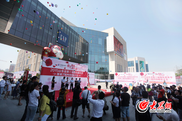 1��6��12�����磬ɽ�|ʡ�����û�c�����A�߾W(w��ng)�j���H����ڝ�����ï���H�V����ʽ�_Ļ���󱊾W(w��ng)ӛ�� ���L�� �z.jpg