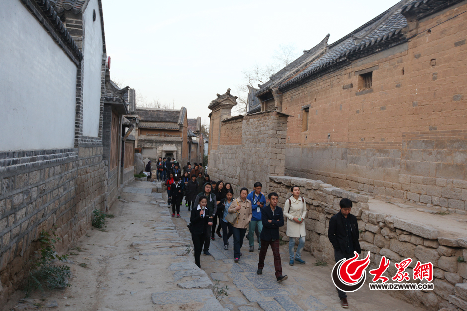 27�գ����۽���һȦһ����������ʮ���Ї��W�jý�wɽ�|�С����L�F���M����600����vʷ�����Q�顰�R����һ�Ŵ塱���������������