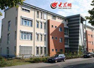 ���𡰱��ӷ����� һλ������W����Ц��