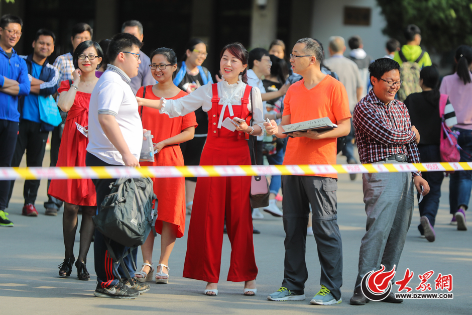 6��6��7�����磬��ɽ�|ʡ��򞿼�c��������m�M�뿼�����Ϳ����ώ����s��ͬ�ش��ϼtɫ�·����鿼�����͹Ąš��󱊾Wӛ�� �W�L�� �z.jpg