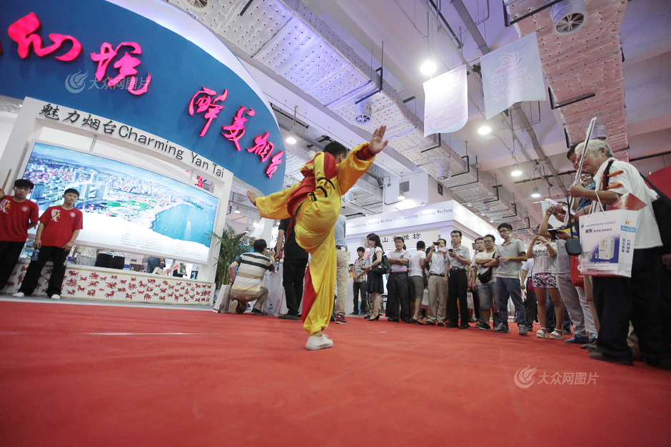 8��28�գ��ڵ����ɽ�|�Ĳ������_չ�^���R�����A��У�Ĺ���С�Ӹ�������עĿ��