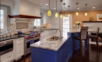 傳統風格，現代夢想——彩色家庭酒吧