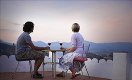 常飲紅葡萄酒可預(yù)防老年癡呆