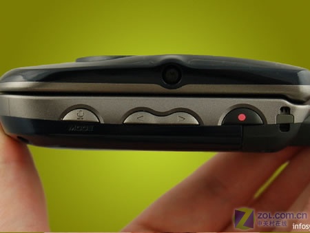 掉進(jìn)水里也不怕五部最佳防水手機(jī)亮相(2)