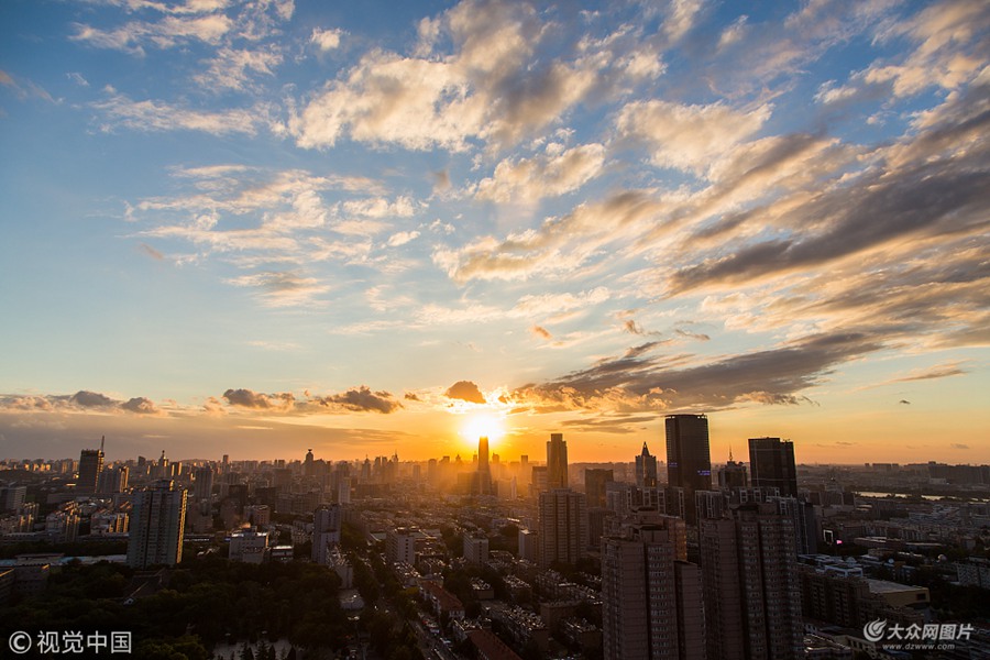 2018��8��15�գ����_�L��Ħ�ɡ�Ӱ푣����ϡ����|��׃�����{����Ƶĺ������mһ�죬����r�֣�����г��FΨ���Ļ������⣬�q���ͮ�һ�����˷Qٝ��