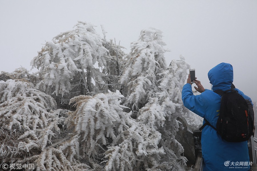 2018��10��18�գ�������u��̫��ɽ�ϰ�ѩ�h�h����Ȼ�ѽ��M���˶������sȫȻ���ɽ��߀�����＾��