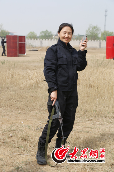 �����w��Ӣ���ؾ��(du��)��һֻ���t���� �������O�������b��