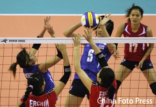 ���ʮ�����˕��ÜI�ۄ�(d��ng)�˸�����Ů��ѩ����(�D)