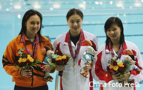 ���ʮ�����˕��ÜI�ۄ�(d��ng)�˸�����Ů��ѩ����(�D)