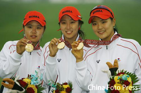 ���ʮ�����˕��ÜI�ۄ�(d��ng)�˸�����Ů��ѩ����(�D)