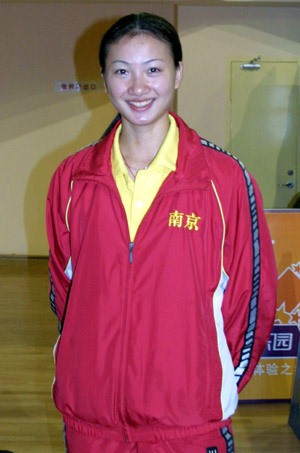 ���ʮ�����˕��ÜI�ۄ�(d��ng)�˸�����Ů��ѩ����(�D)