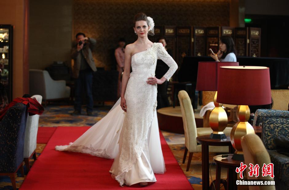 3��9�����磬�����u���������Ƶ���þ�����e����һ��(ch��ng)�e�_����Ļ鼆չ�ݣ����������⡱ģ�������鼆����λ֮�g���У�����˂�����һ��(ch��ng)�����x��ҕ�Xʢ�硣