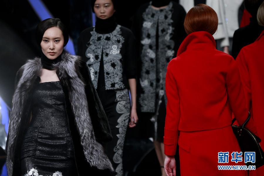 3��24�գ�ģ�����_Ļ������չʾ����Ů�bƷ���O(sh��)Ӌ(j��)�������O(sh��)Ӌ(j��)�ĕr(sh��)�b��