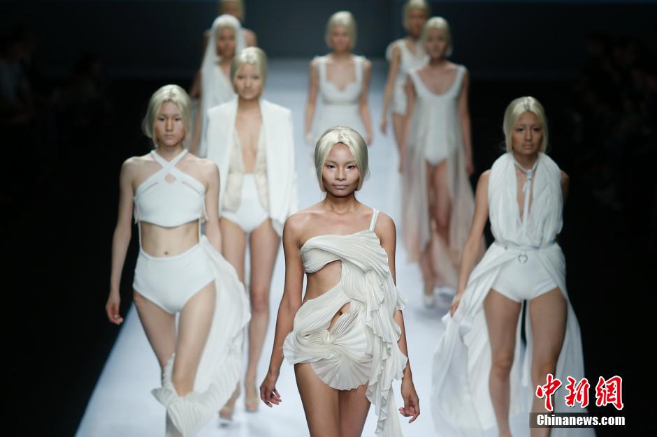 4��25�գ�ģ����T�_��չʾ����ESMOD�߼��r�bˇ�g�WԺ�����������I���OӋ�ĵĕr�b��