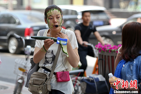 5��20�գ�ɽ��̫ԭ���^��һ��Ů�����S��Ƭ��Ę���H��ʾ�������N����Ĥ�������������˲���Ů��͵��Pע��������l �信�� �z