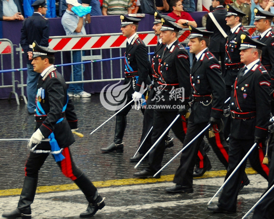 ������������������(gu��)�ґ�������M�����������ڷ��ɷ�����(n��i)���������S�o(h��)���(hu��)�ΰ����P(gu��n)�I�r(sh��)��߀�ܵ����┳�Ĝ�(zh��n)܊�½M��������������ǡ�Nei Secoli  Fedele�������h(yu��n)���\(ch��ng)����