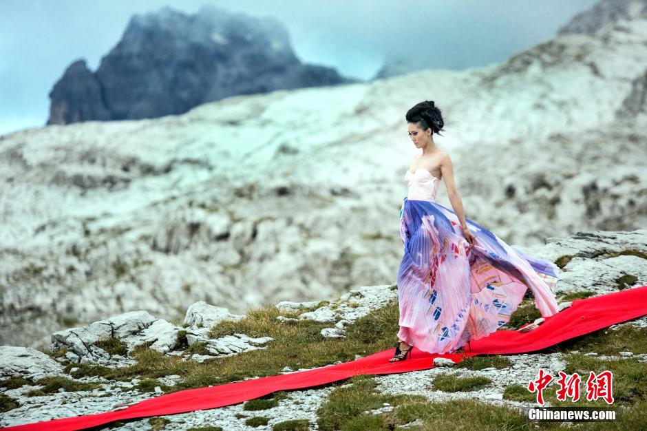 �V���l(w��i)ҕ����ģ֮·�_��ģ�ؠ���ِ������������������⾰������ֱ���C����ģ�ؿս�������˹ɽ����Ҫ�������_̤12���׸ߵĸ߸�Ь������(zh��n)����2680�ב���߅��O(sh��)50���L�t̺�������΄ա�