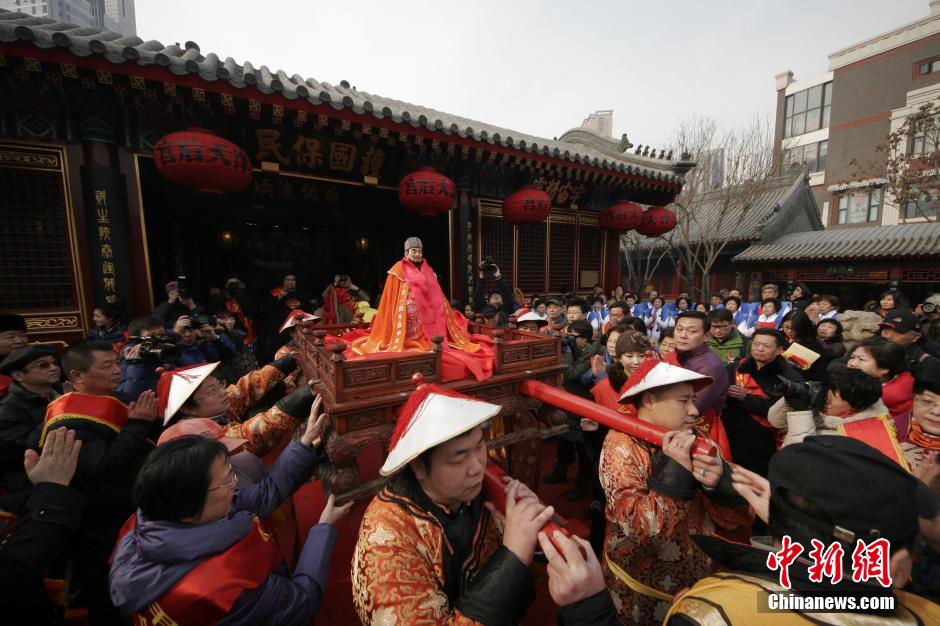 1��23�����Ї��r�v�D�¶�ʮ�������g�^֮��С�ꡱ�����P���A���y�Ļ���չ�F���ҷ����|�Ļ��z�a��������������m�e�м����괺�����xʽ�����x��ؽo���˂����n�����������L�{���������S�ǡ�