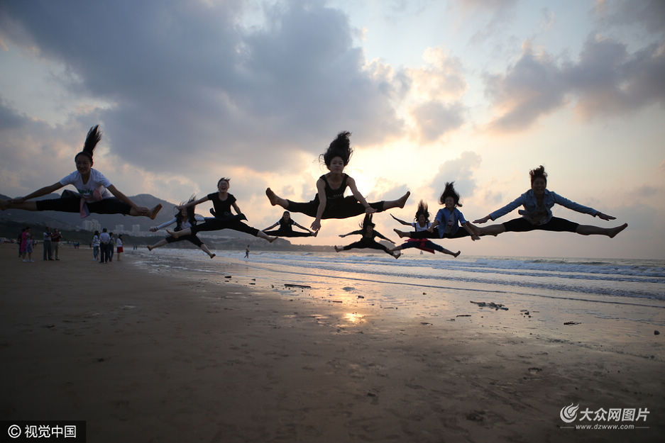 9��23�գ����uʯ���˺�ˮԡ��(ch��ng)��ֺ�ӭ��(l��i)�����������οͺ�߅�������y���wһ���R��