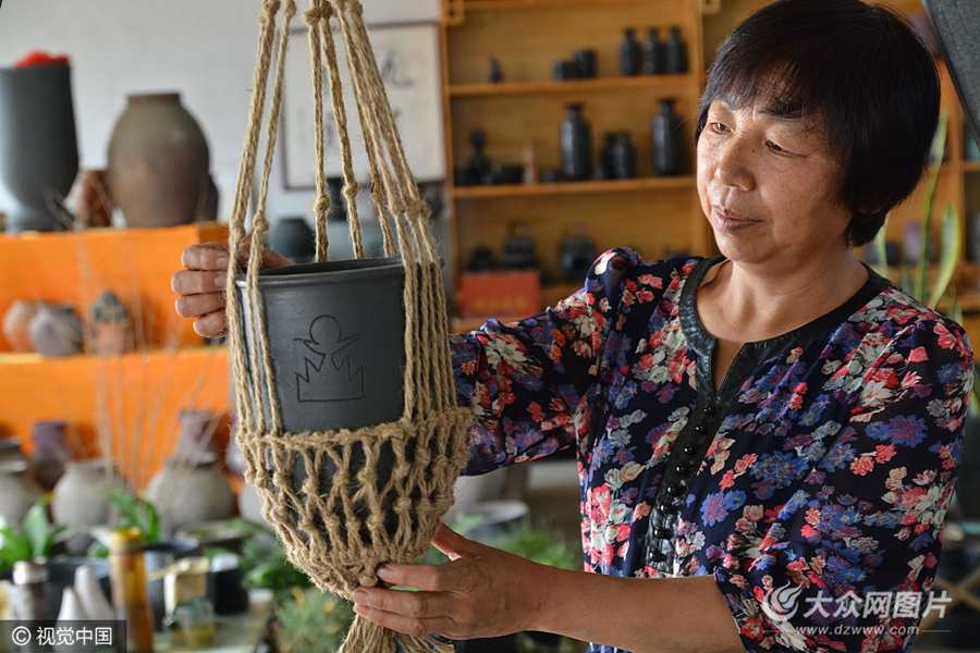 55�q�Ĳ����B��һ����ͨ���r��Ů��2015�궬�죬������������h���f��w�����ߴ壬�I�Y50���fԪ������3���G�t������͟��ƺ��ա�Ŀǰ����ˇ��Ʒ�h�N��䡢Ӣ�����������n���ͰĴ������ȇ��ң����N���~�_60���fԪ��