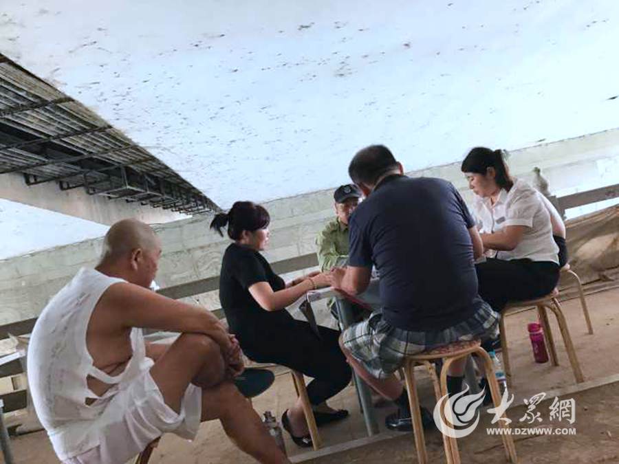 �󱊾W(w��ng)��(j��)��7��17��Ӎ 17�գ��ڝ�(j��)�Ϛvɽ·С��Ә��£�ӛ�߿����F(xi��n)��(ch��ng)�ۼ�������ʮ�����ѣ��[�����������������F(xi��n)��(ch��ng)���Ѹ��Vӛ�ߣ����@�������Ҫ���X�ġ����󱊾W(w��ng)-ɽ�|24С�r(sh��)�͑���ӛ�� ���L(zh��ng)����