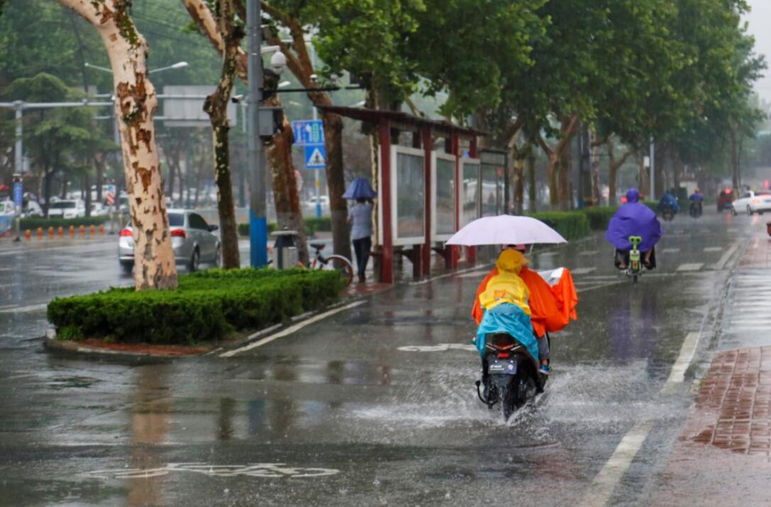 �󱊾W����6��25��Ӎ  25�������R����ͨ���߷壬һ��������s���R���ǅ^����·�ε������γɷeˮ�������������ڷǙC��܇���@�p�٣������в�������ð����С����󱊾W-ɽ�|24С�rӛ�� ���٣�