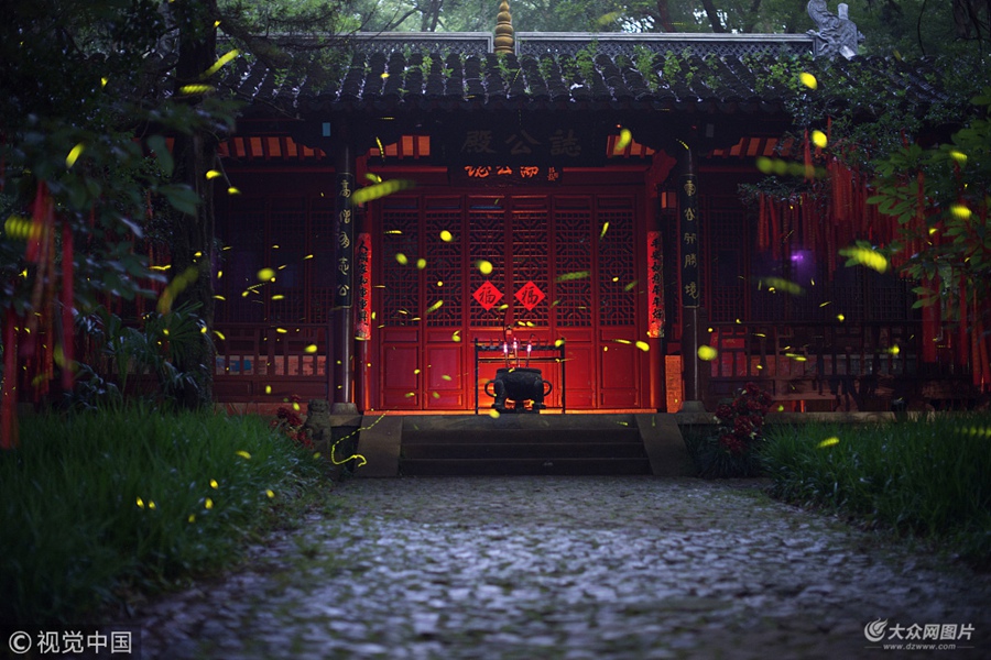 2018��7��8�գ�ҹ��r�֣���Ⱥ��Ξ���x���Ͼ��Ͻ�ɽ�`���¹��@�Ę������w�裬�����c�c����������ҹ���еķ��ǣ��·����һ����õľ��`���硣