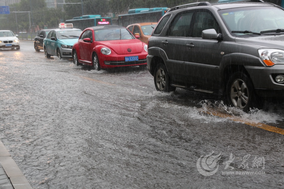 0���󱊾W����7��27��Ӎ������2�c���ң�����ͻ�����꣬�L���꼱������·�ηeˮ�ɺ�(�󱊾W-ɽ�|24С�r Ҋ��ӛ�� �x�׸�z��.JPG