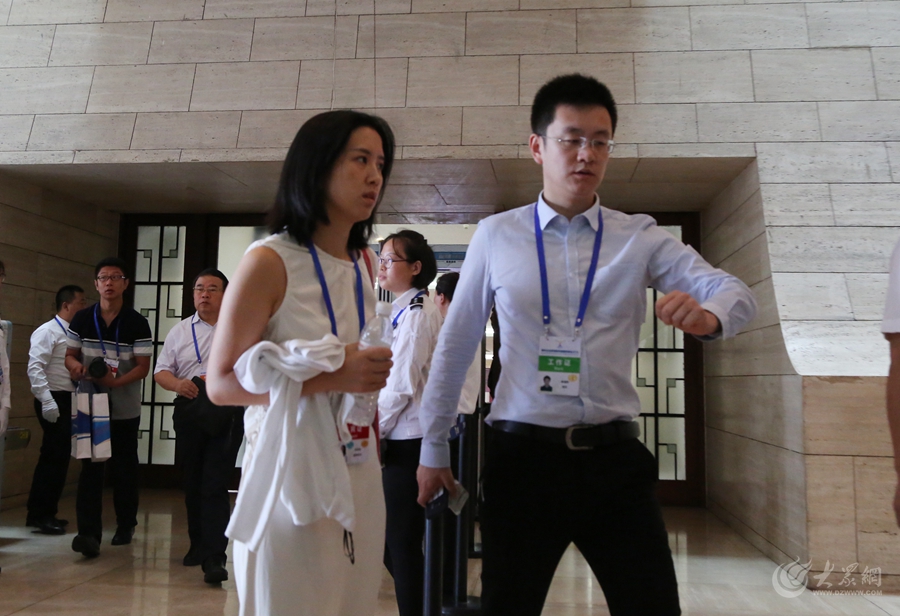 3��Ħ�݆�܇��ʼ�˼���ϯ���йٺ��|�� ���������  �x�׸�z.JPG