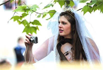 4��29�գ�һ��Ů�Ӵ����鼆�^���������Ӵ�顣���A��l����C�����A�硶�Ї��Ո󡷾Wվ