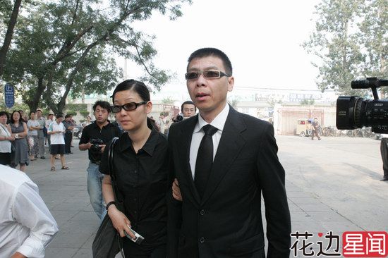 ���ǽ����ϥ�o�Ӄ�Ļ �췫2��Ů���������H��