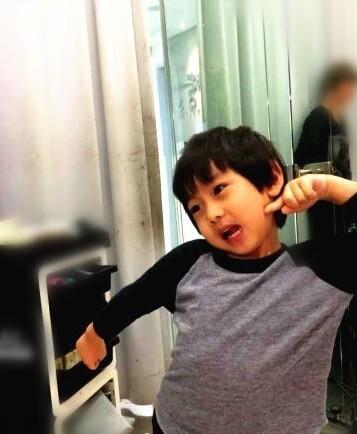 ŮģײĘ��־�� Kimi�°l(f��)��ײĘ����怣��M�D��֮ǰ���W(w��ng)�Ͼ��ع�����־�f��kimi���^�l(f��)����Ƭ�����^߀��֪��kimi���°l(f��)������ǰ��Kimi���°l(f��)�����ع�����W(w��ng)�ѵ��P(gu��n)ע��һ��������Ģ���^��׃���n�����С��̫���l(f��)�ͱ�ٝ����������怣����ӱ��⡰С����怡�����(du��)�ˣ����X����������