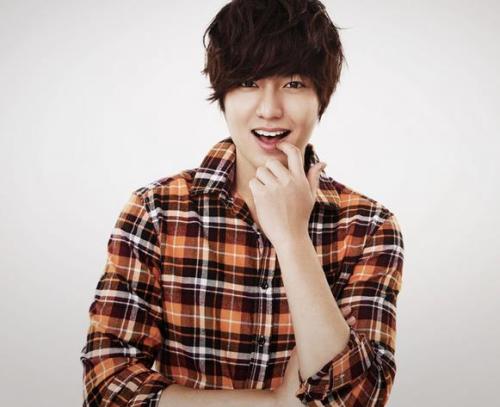 ŮģײĘ��־�� Kimi�°l(f��)��ײĘ����怣��M�D��