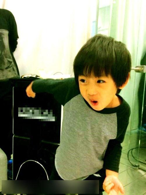 ŮģײĘ��־�� Kimi�°l(f��)��ײĘ����怣��M�D��