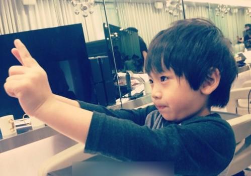 ŮģײĘ��־�� Kimi�°l(f��)��ײĘ����怣��M�D��