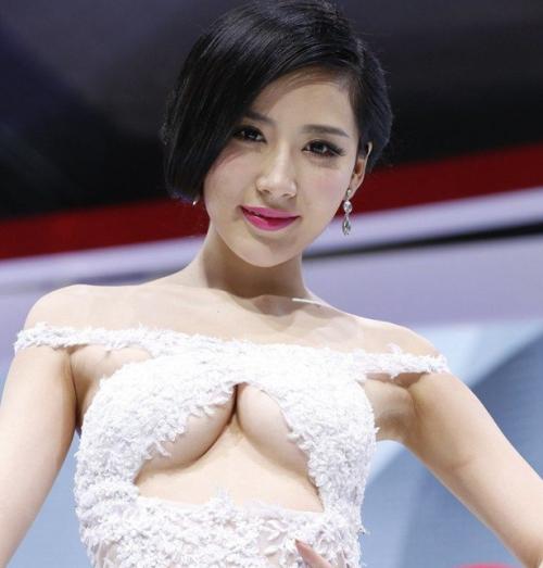 ����܇չ܇ģ��(zh��ng)�����G ������Ů�o̎���ڣ��M�D��