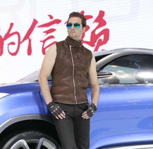 ����܇չ܇ģ��(zh��ng)�����G ������Ů�o̎���ڣ��M�D��