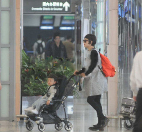 �O��Ů���ѫ@�ۼ� ���Ɏ������m�Ќ���z10��