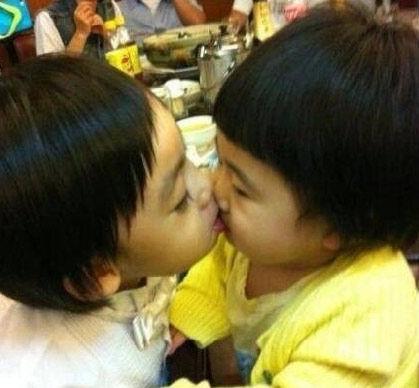 ���ְ�2���ܸ�Ů��ײĘϞ�PС�� �cKimi�H���f���ع�