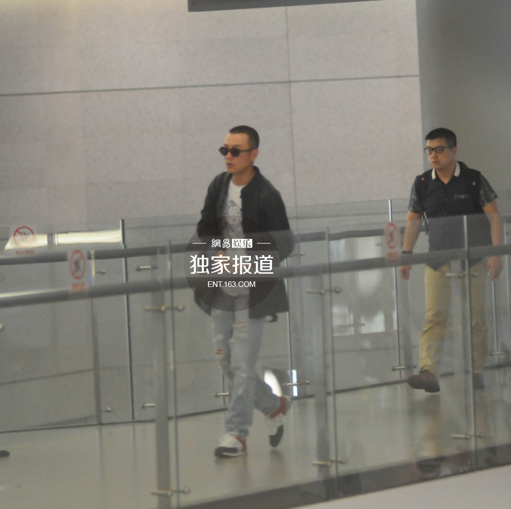 ���°��l�ͬF��C��